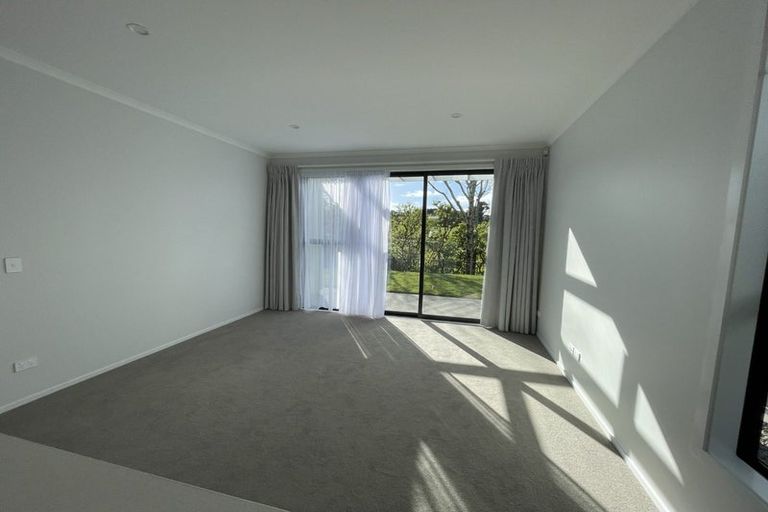 Photo of property in 18 Koreke Close, Kenepuru, Porirua, 5022