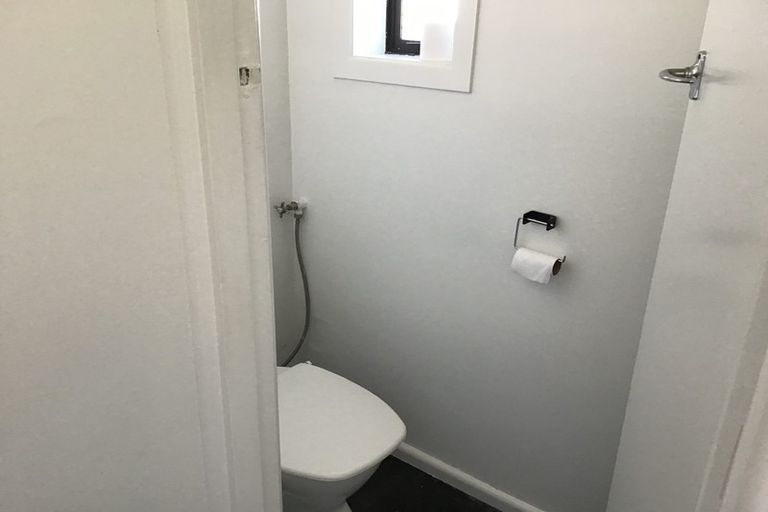 Photo of property in 8 Liverton Crescent, Bishopdale, Christchurch, 8053