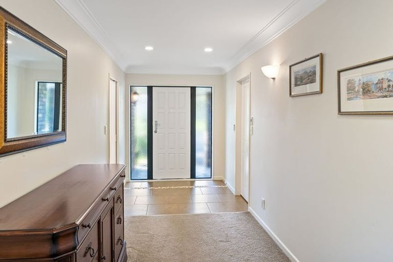 Photo of property in 2 Rosebank Grove, Waikanae, 5036