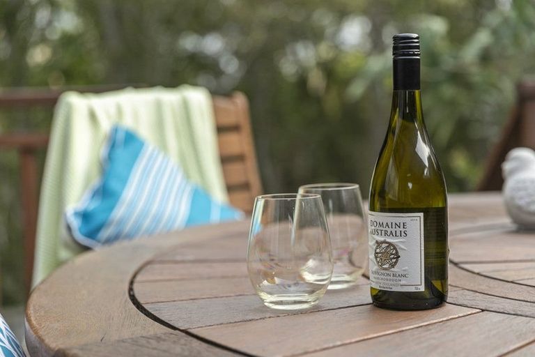 Photo of property in 10 Springtime Crescent, Stanmore Bay, Whangaparaoa, 0932