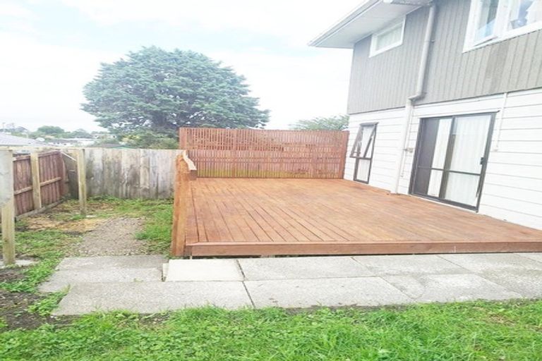 Photo of property in 20b Roberts Road, Te Atatu South, Auckland, 0610