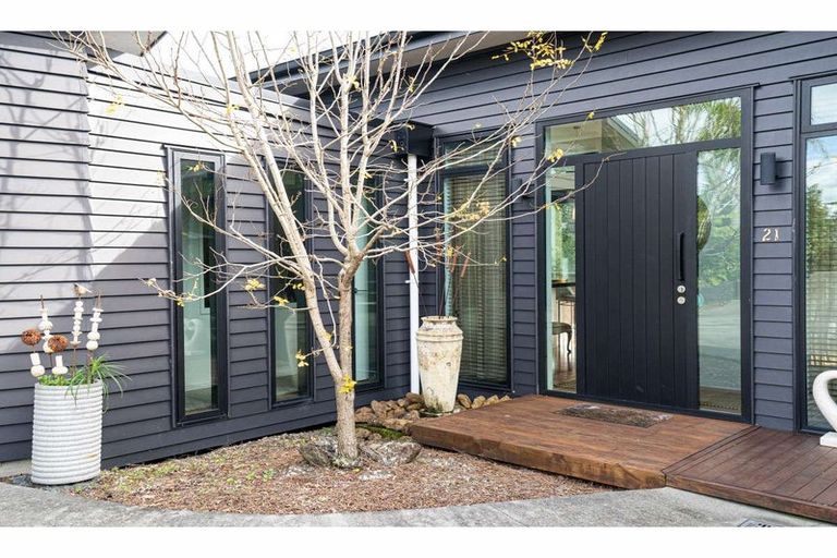 Photo of property in 21 Alderton Drive, Kerikeri, 0230