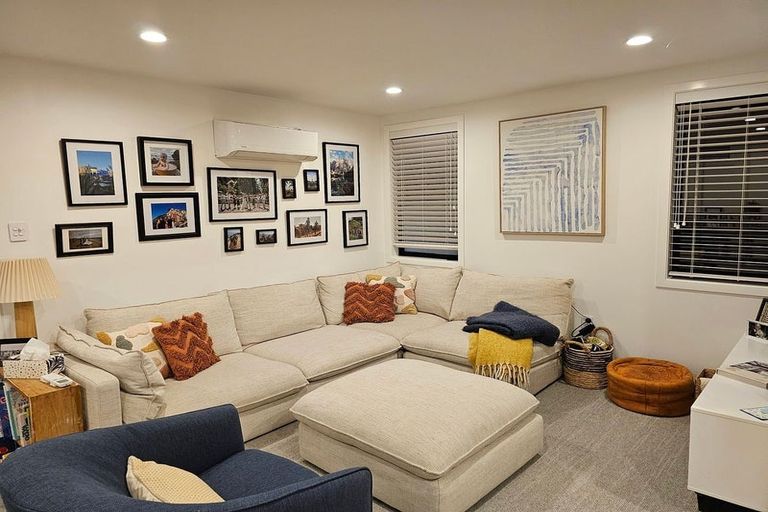 Photo of property in 276 Queens Drive, Lyall Bay, Wellington, 6022