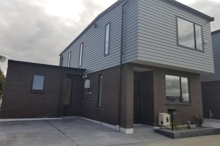 Photo of property in 1 Totara Haeata Lane, Flat Bush, Auckland, 2019