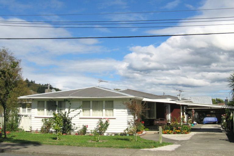 Photo of property in 16 Moeraki Road, Maoribank, Upper Hutt, 5018