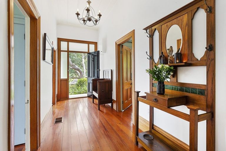 Photo of property in 49 Simla Crescent, Khandallah, Wellington, 6035