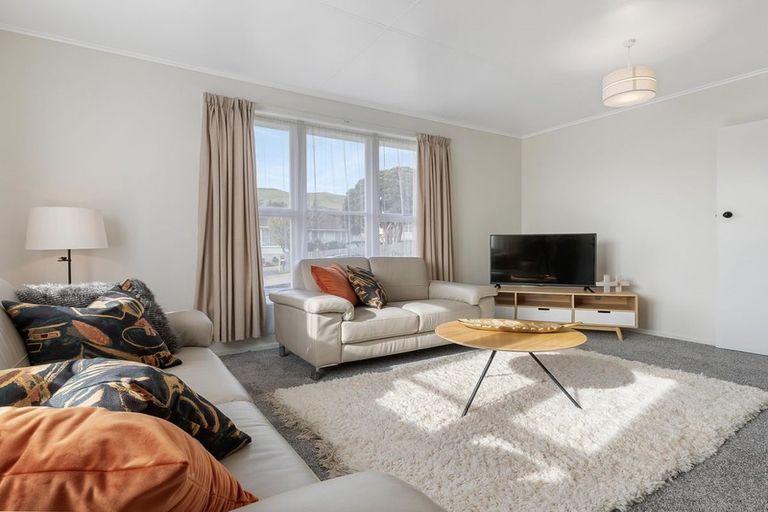 Photo of property in 101 Waihora Crescent, Waitangirua, Porirua, 5024