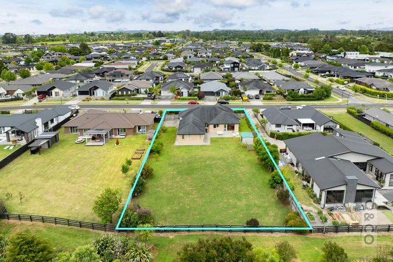 Photo of property in 16 Fruitlands Road, Kumeu, 0810