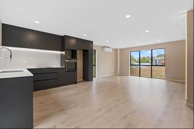 Photo of property in 25d Lavery Place, Sunnynook, Auckland, 0632