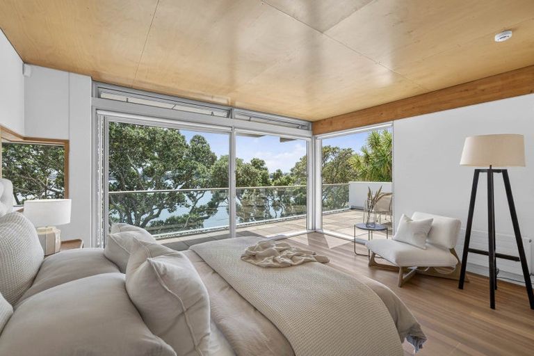 Photo of property in 94 Stanley Point Road, Stanley Point, Auckland, 0624