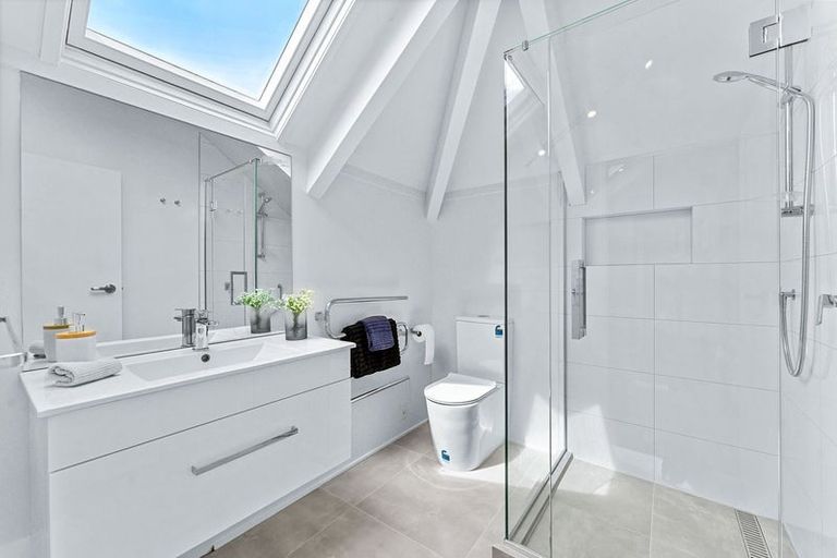 Photo of property in 2/7 Seine Road, Forrest Hill, Auckland, 0620