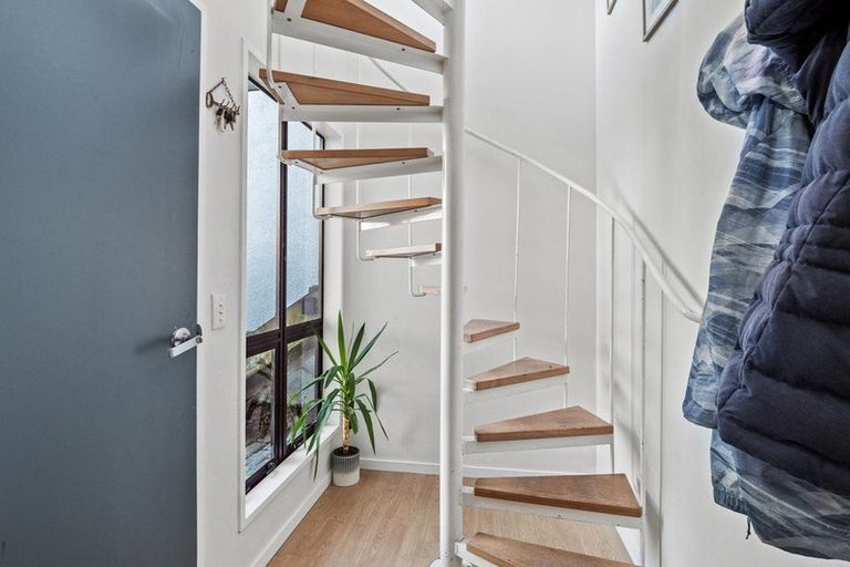 Photo of property in 5b Wye Place, Fernhill, Queenstown, 9300