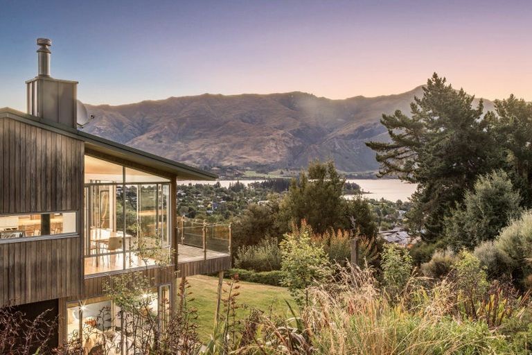 Photo of property in 52 Kirimoko Crescent, Wanaka, 9305