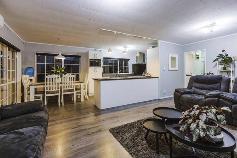 Photo of property in 21 Randwick Place, Randwick Park, Auckland, 2105