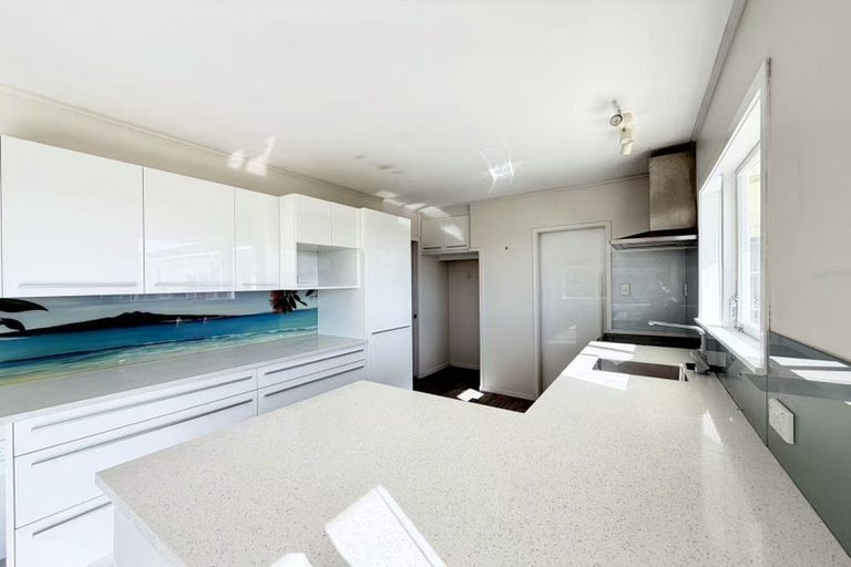 Photo of property in 32 Galaxy Drive, Mairangi Bay, Auckland, 0630