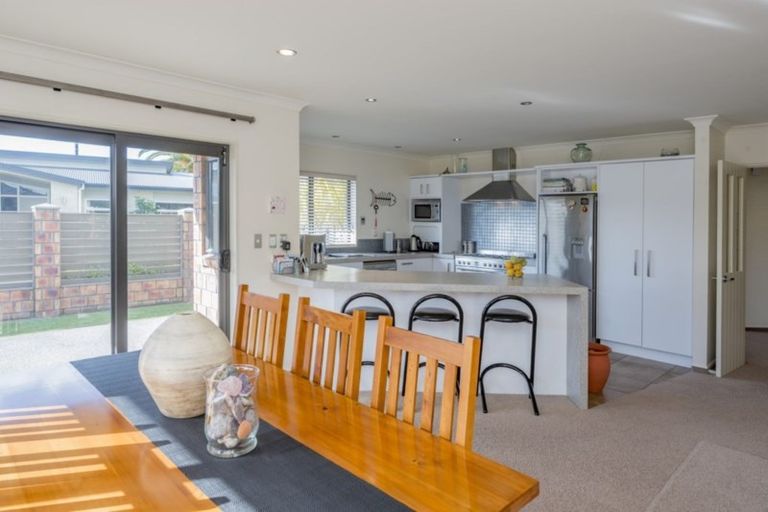 Photo of property in 14 Hulme Way, Raumati Beach, Paraparaumu, 5032