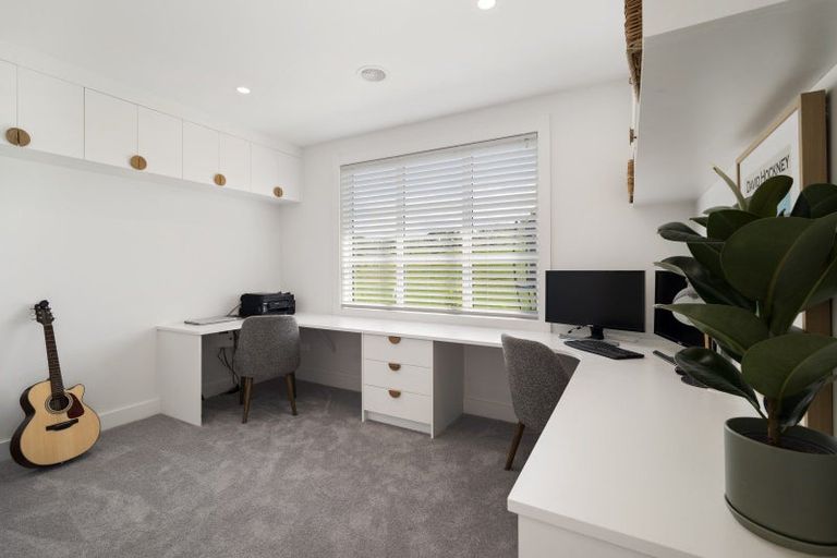 Photo of property in 5 Lens Way, Acacia Bay, Taupo, 3385