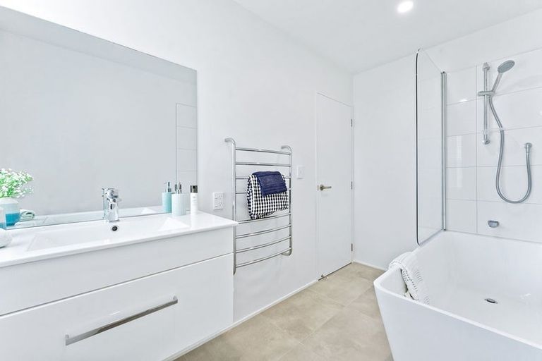 Photo of property in 2/7 Seine Road, Forrest Hill, Auckland, 0620