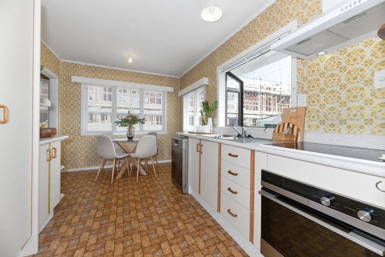 Photo of property in 23 Hereford Street, Te Atatu Peninsula, Auckland, 0610