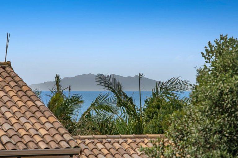 Photo of property in 124 Pacific Parade, Army Bay, Whangaparaoa, 0930