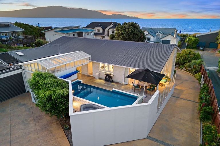 Photo of property in 16 Ara Kuaka, Waikanae Beach, Waikanae, 5036