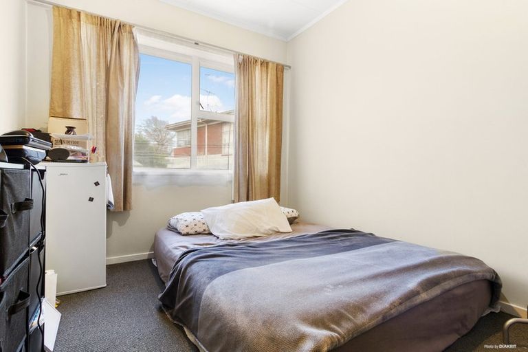 Photo of property in 3/305 Great North Road, Henderson, Auckland, 0612