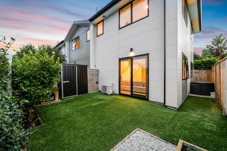 Photo of property in 52f Vodanovich Road, Te Atatu South, Auckland, 0610