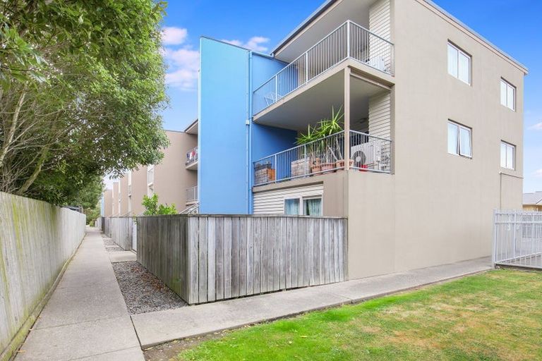 Photo of property in 4/30 Mathesons Road, Phillipstown, Christchurch, 8011