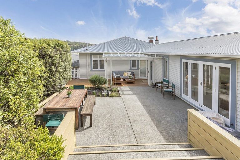 Photo of property in 11 Firth Terrace, Karori, Wellington, 6012