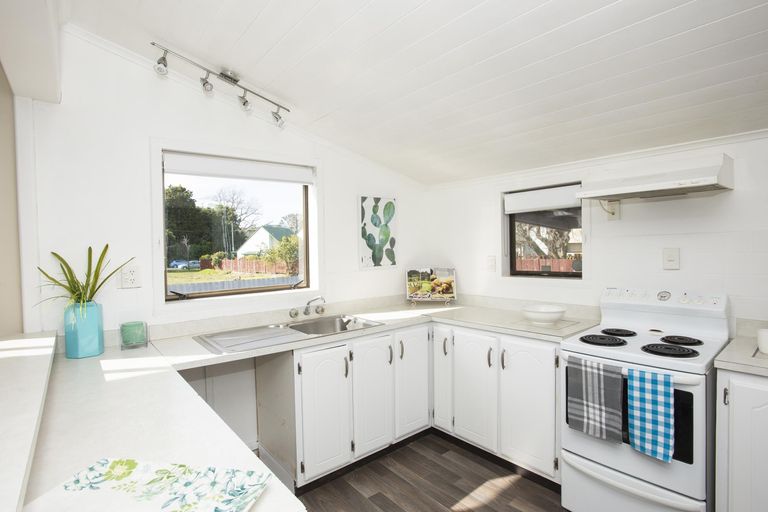 Photo of property in 26 Disraeli Street, Gisborne, 4010