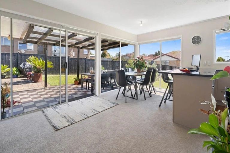 Photo of property in 30 Luton Avenue, Sunnyhills, Auckland, 2010