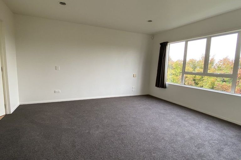 Photo of property in 2/336a East Coast Road, Sunnynook, Auckland, 0632