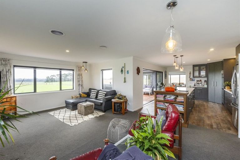 Photo of property in 52 Centre Road, Aokautere, Palmerston North, 4471
