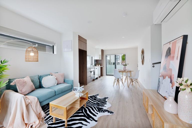 Photo of property in 5/237 Swanson Road, Henderson, Auckland, 0610