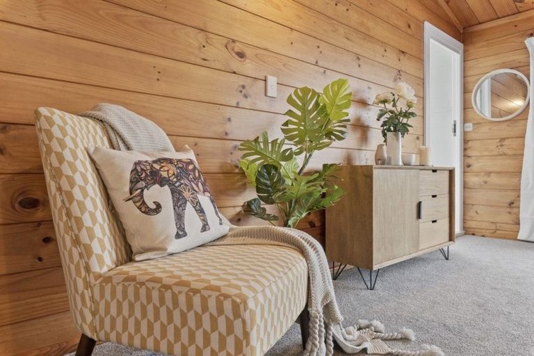 Photo of property in 2/15 Selwyn Crescent, Forrest Hill, Auckland, 0620