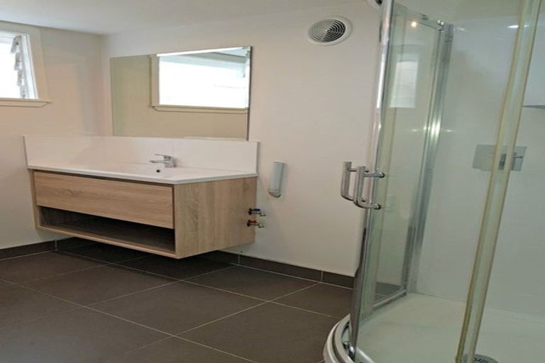 Photo of property in 92 Browns Bay Road, Rothesay Bay, Auckland, 0630