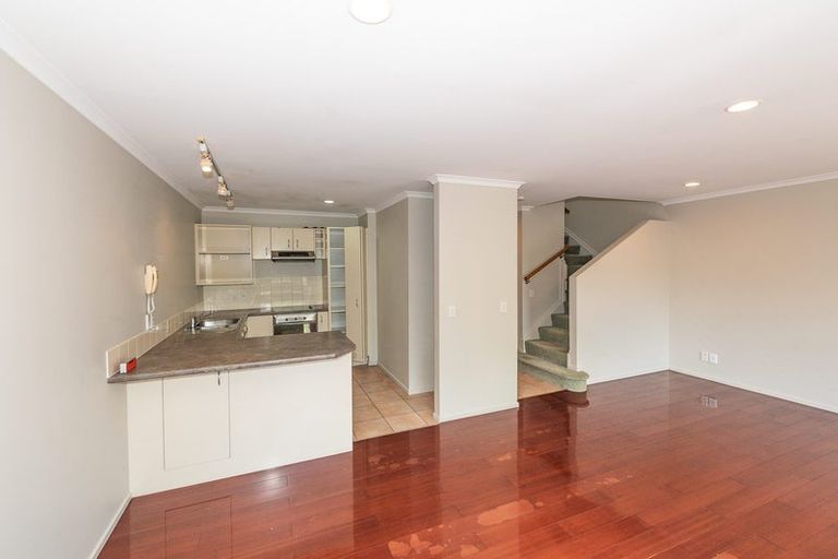 Photo of property in 6/78 Fernhill Way, Oteha, Auckland, 0632