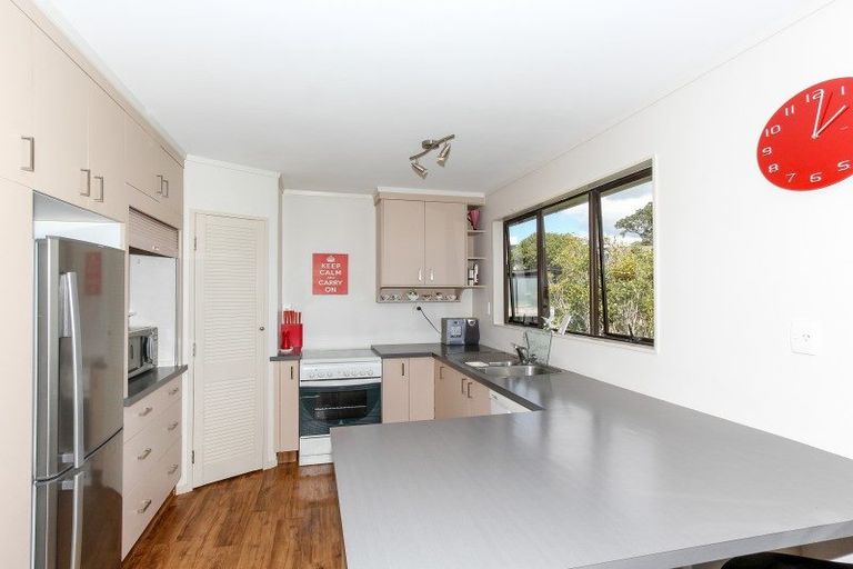 Photo of property in 12 Ridge Lane, New Plymouth, 4310