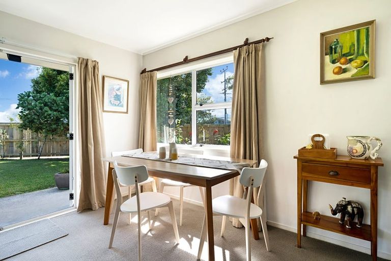 Photo of property in 1/2 Wallace Road, Ranui, Auckland, 0612