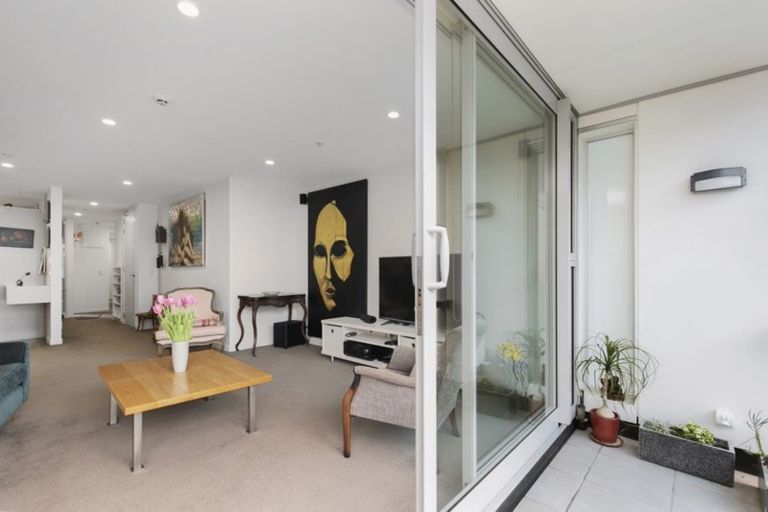 Photo of property in Portal Apartments, 4a/42 Cable Street, Te Aro, Wellington, 6011