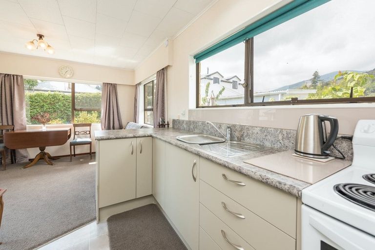 Photo of property in 2/1 Alyson Place, Stoke, Nelson, 7011