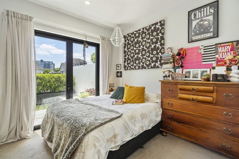 Photo of property in Frank Sargeson Apts, 2/74g Anzac Street, Takapuna, Auckland, 0622