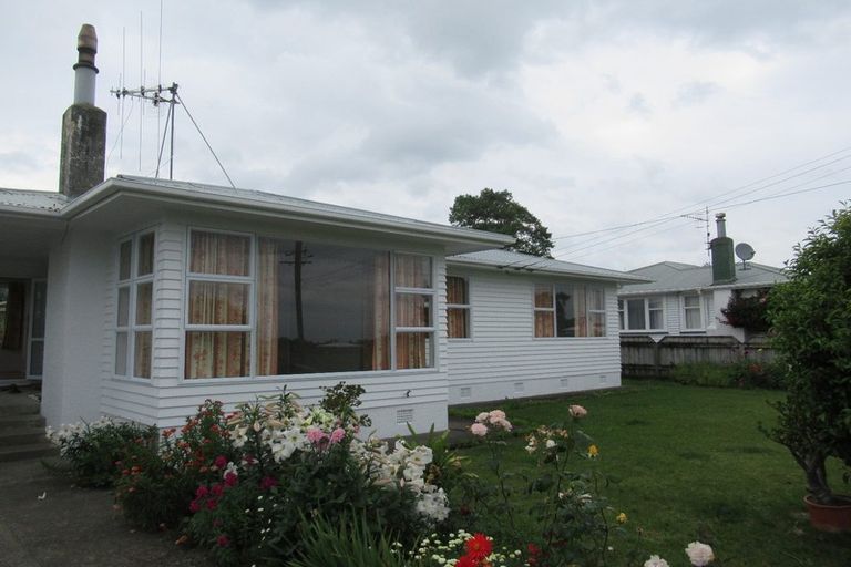 Photo of property in 32 Bartholomew Road, Levin, 5510