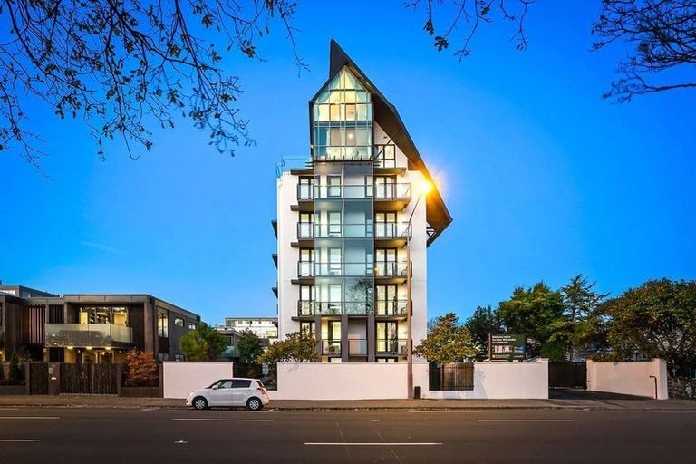 Photo of property in 5/12 Latimer Square, Christchurch Central, Christchurch, 8011