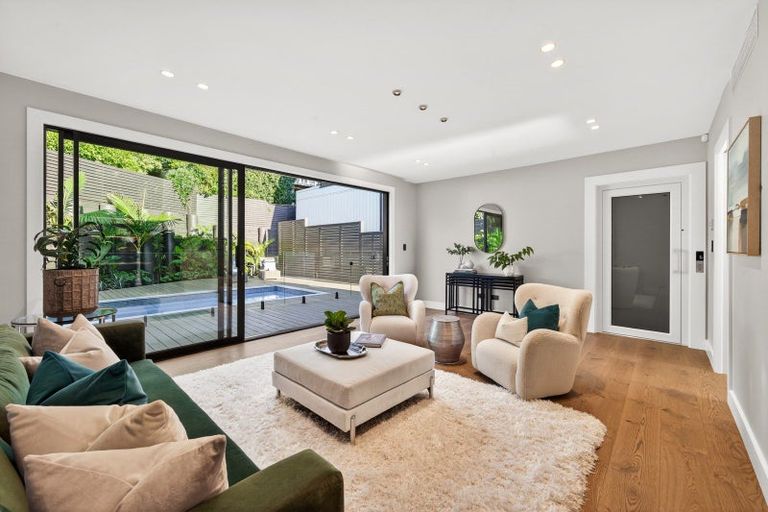 Photo of property in 52 Beach Road, Castor Bay, Auckland, 0620