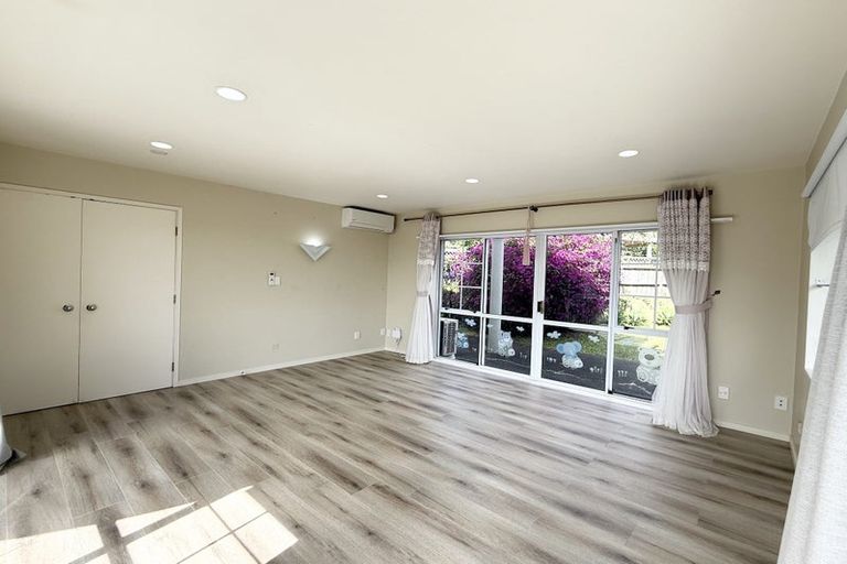 Photo of property in 38a Cherub Place, West Harbour, Auckland, 0618