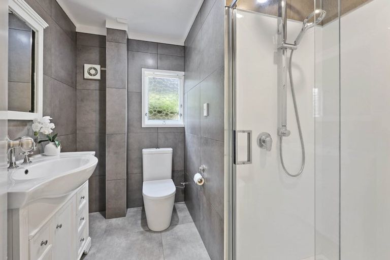 Photo of property in 11 Micawber Place, Mellons Bay, Auckland, 2014