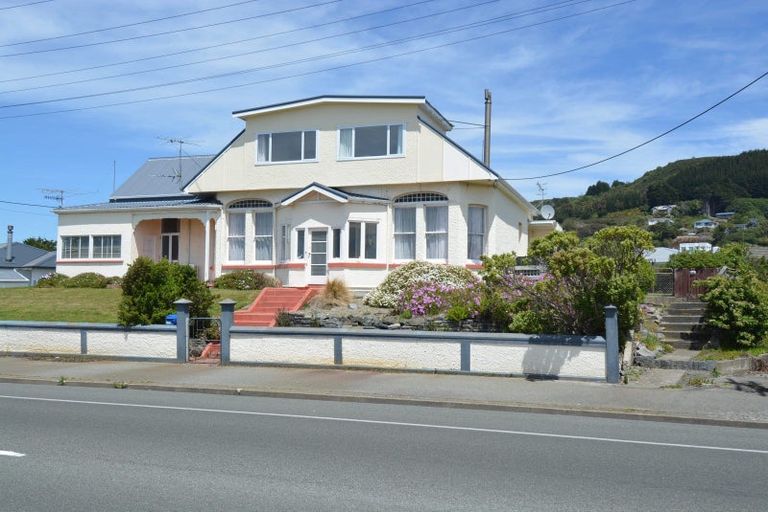 Photo of property in 252 Marine Parade, Bluff, 9814