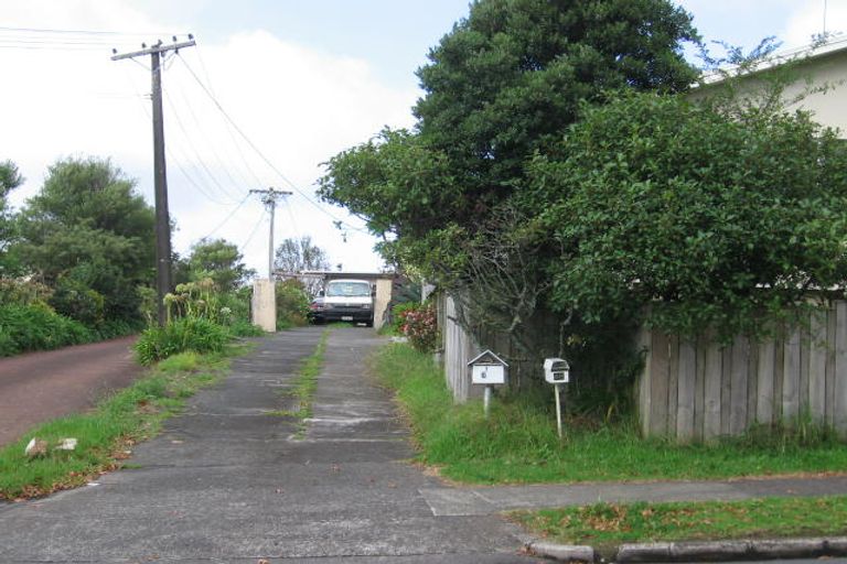 Photo of property in 1/68 Woodglen Road, Glen Eden, Auckland, 0602
