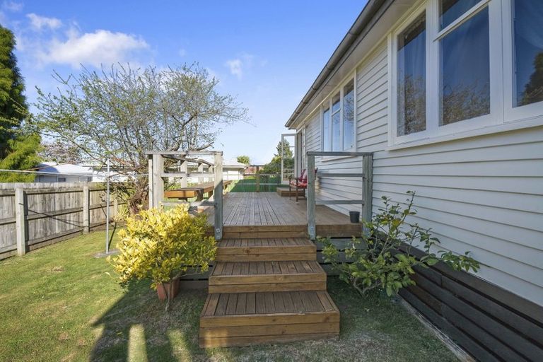 Photo of property in 16 Ross Road, Western Heights, Rotorua, 3015